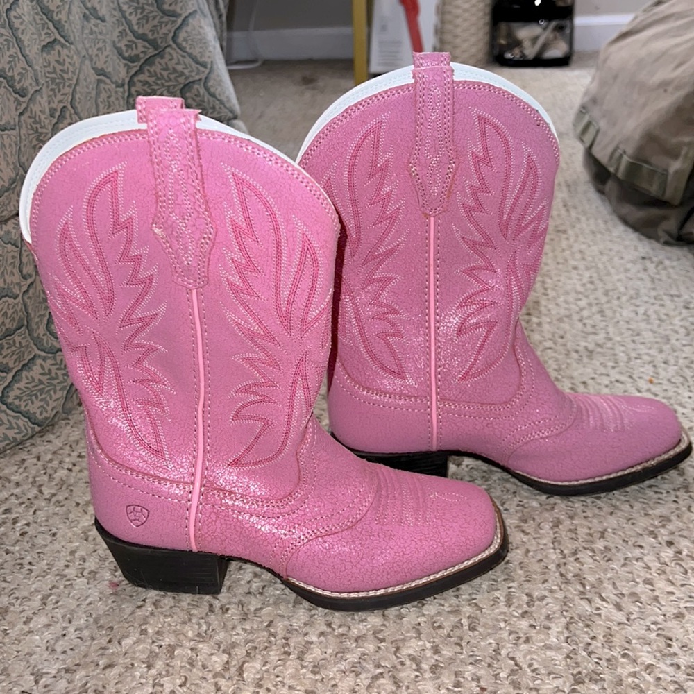Ariat pink cowgirl boots Size 1